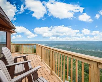 Stunning Secluded Cabin with Fantastic Forest Views in Mentone, Alabama - Mentone - Balcony