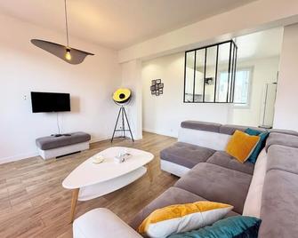 T3 lumineux en plein coeur de Lorient -Tout à pied - Lorient - Living room