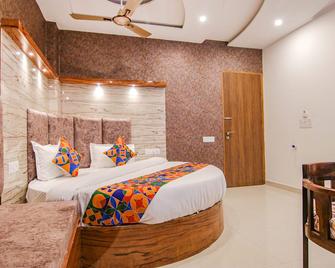 Fabhotel Meridian Inn - Chandigarh - Slaapkamer