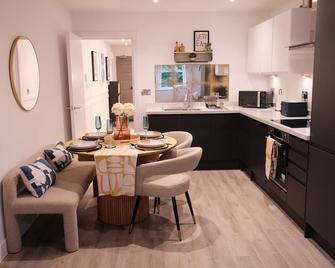 Stylish, Luxury Apartment Sleeps 4 - Southampton - Southampton - Kitchen