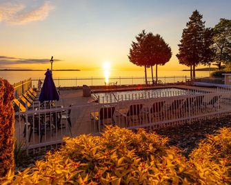 Westwood Shores Waterfront Resort - Sturgeon Bay