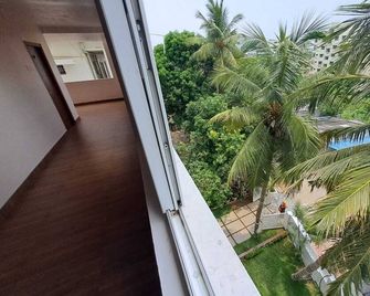 De Crown Luxury Hotel - Kakinada - Balkon