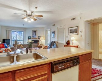 Lovely condo offers great views, ideal location and all the comforts of home. - Davis - Keuken