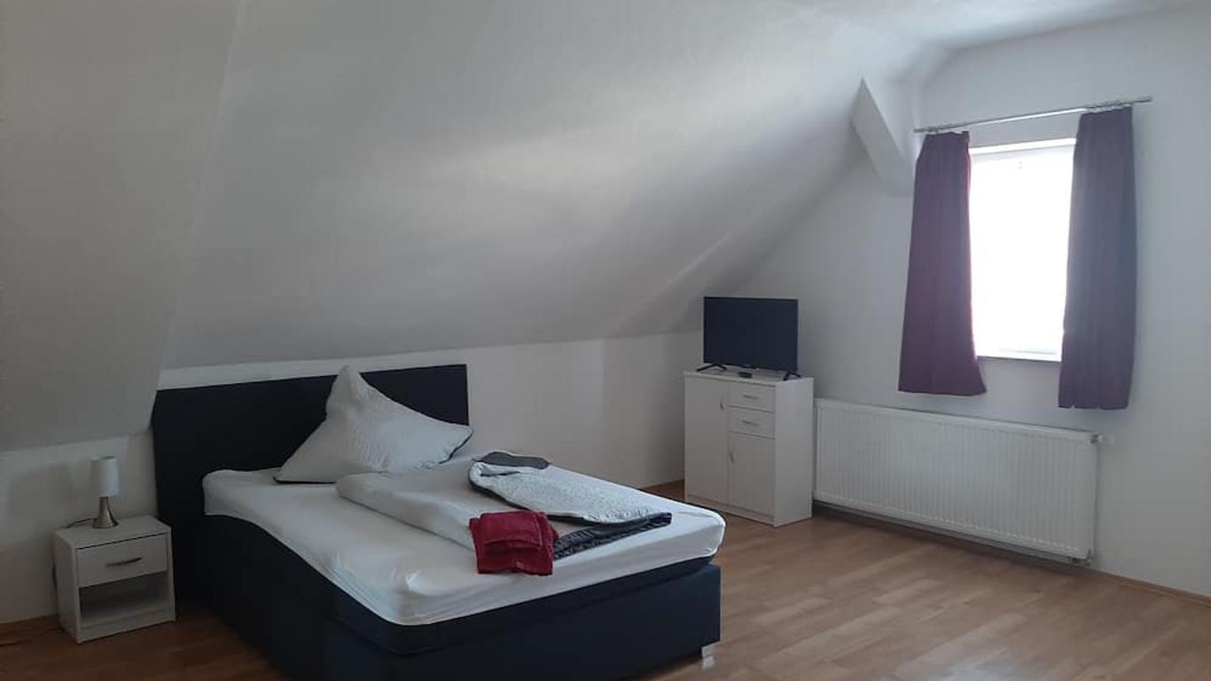 Gästehaus Apartments B & B27 und Pension Waldhorn