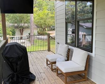 New listing! Bright and airy waterfront home on Lake Tuscaloosa - Northport - Balcony