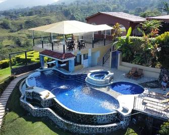 Hotel Linda Vista - El Castillo - Pool
