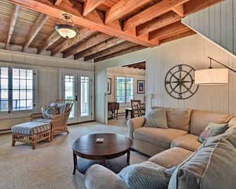 Waterfront Petoskey Cottage with Deck and Grill! - Petoskey - Living room