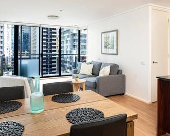 Melbourne Cbd Apt With A C Balcony & Pool - Melbourne - Dining room