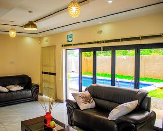 Bethel Lodgings - Victoria Falls - Wohnzimmer
