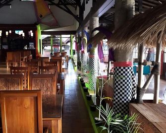 Marina Anyer Villa & Resort - Anyar - Bar