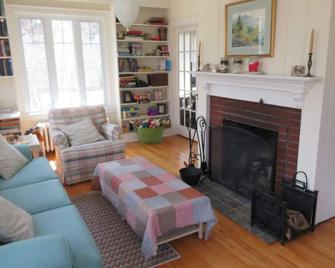 Borough Highlands House - State College - Living room