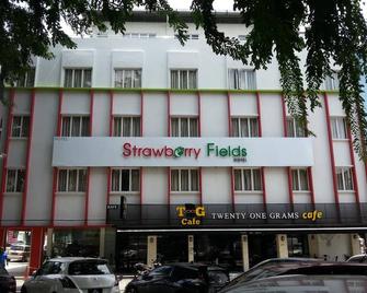 هوتل ستروبيري فيلدز - بيتالينغ جايا - مبنى