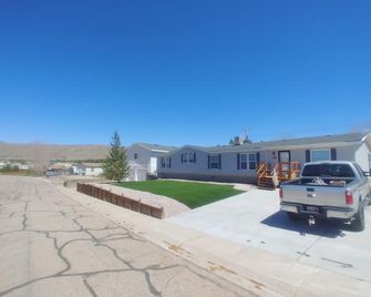 Flaming Gorge getaway/ Fly fishing paradise! - Dutch John - Building