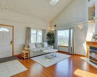 Seaside Eureka Vacation Rental With Bay - Eureka - Sala de estar