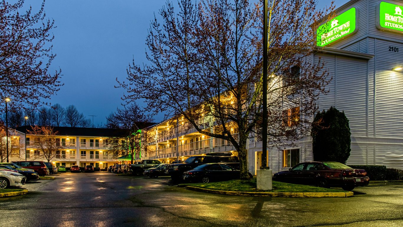 HomeTowne Studios by Red Roof Tacoma - Puyallup