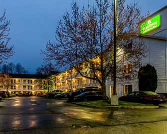 HomeTowne Studios by Red Roof Tacoma - Puyallup - Puyallup - Edificio