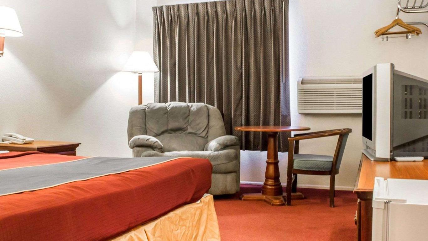 Rodeway Inn Winslow I-40