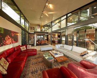 We will block the property for 30 days but you can leave whenever you like - Honolulu - Lounge