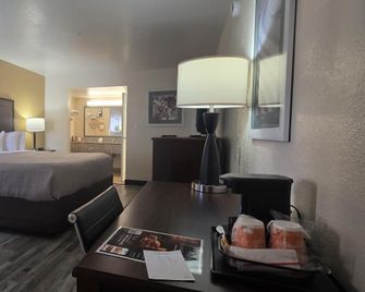 SureStay by Best Western Mesa Downtown Area - Mesa - Camera da letto