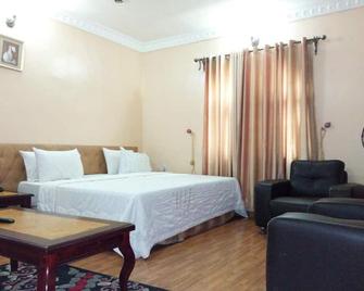 First laurel hotel & suites - Ibadan - Bedroom