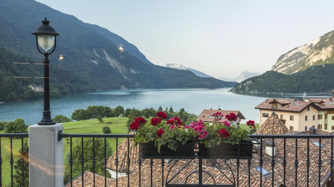 Ariston Lake View Hotel