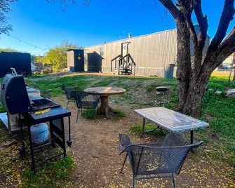 #1 Voted Retreat; Arcosanti 2 Miles, Sedona 44 Miles - Mayer - Patio