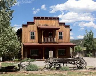 Cow Creek Suite for Two 9 Highway Miles North of Ouray in Sunny Ridgway - Ridgway - Edificio