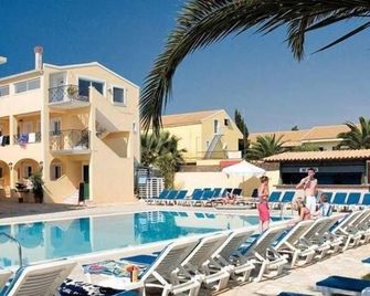 Lemon Grove Hotel and Studios - Kavos - Piscina