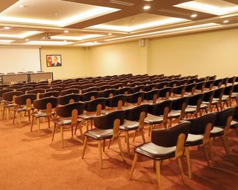 Arena Hotel Goranboy - Naftalan - Sala de reuniones