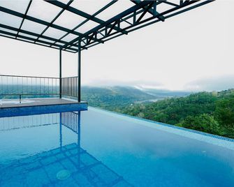 Spice Tree Munnar - Chinnakanal - Piscina