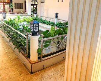 Hotel Manggasa - Makale - Balcón