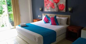 Hotel Arenas del Pacifico - La Crucecita - Bedroom