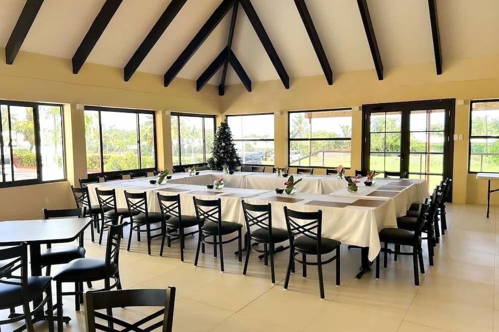 إنسل فيهمارن هوتل - ساموا - ابيا - مطعم