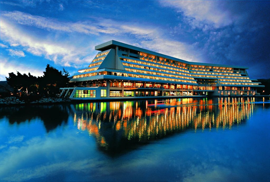 بورتو كاراس ميليتون - نيوس مارماراس - مبنى