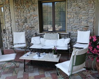 Villa il Castagno - Three Bedroom Villa, Sleeps 11 - Sassetta - Patio