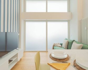 A Step from the Lake Apartment by Rent All Como - Como - Eetruimte