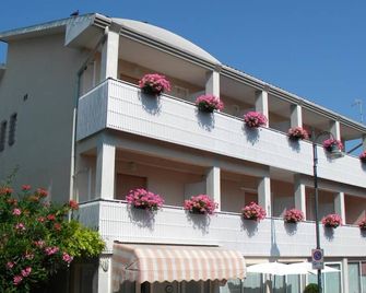 Hotel Eliani - Grado - Building