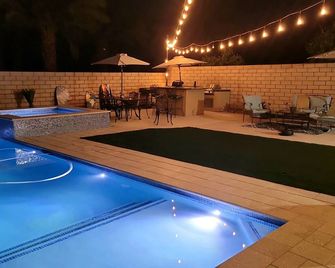 Festival house with Pool just blocks away from Coachella Fest and Stagecoach - Coachella - Pool