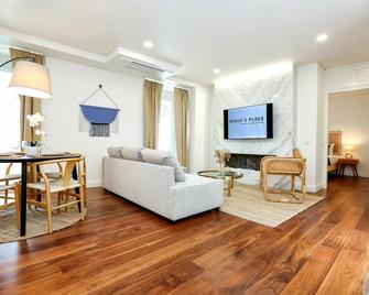Green Algarve Gem Spacious 2 Bdr By Misha's Place - Faro - Living room