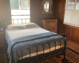 Cozy historic Mining Cabin in Douglas City close to the Trinity River - Douglas City - Habitación