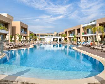 拉加納斯白橄欖菁英飯店 - 式 - 拉加納斯 - 游泳池