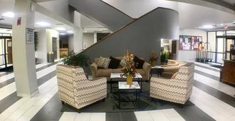 Crossroads Hotel and Huron Event Center - Huron - Lobby