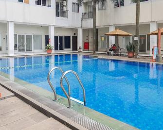 Brand New And Super Cozy Studio Room At Sky View Apartment - South Tangerang City - Pool