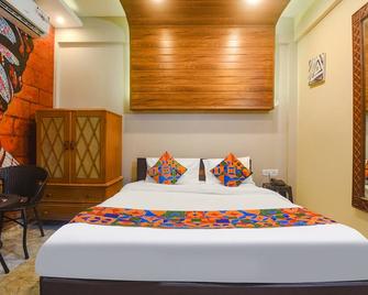 Fabexpress Corinthia Boutique Rooms - Nr Candolim Beach - Candolim - Schlafzimmer