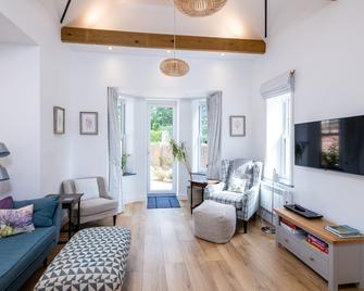 Lodge Cottage - Farm Estate with Private Lake & Reservoir - Polegate - Living room