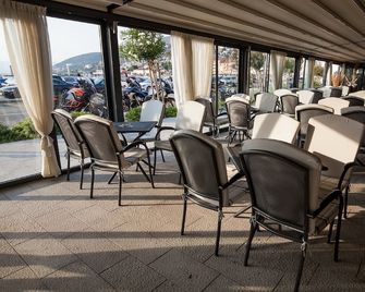 Bura 45 Boutique Hotel - Senj - Restaurante