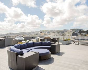 Open Hayes Valley Studio w/ Rooftop, W/D, 1 min to BART by Blueground - São Francisco - Varanda