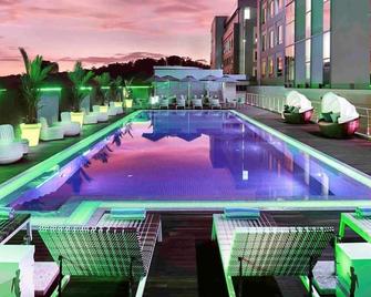 Avangio Hotel Kota Kinabalu - Kota Kinabalu - Pool