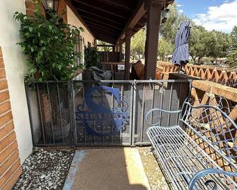 ~AZ~1BR & pullout, Very Nice, Newly Renovated, with washer, dryer, & dishwasher. - Green Valley - Balcony