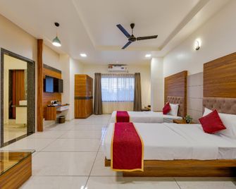 Hotel Agatya Miraj - Sangli - Bedroom